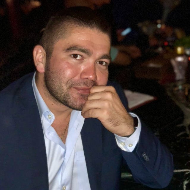 Portrait of Alex Ghiban, founder and senior software consultant at ghiban.com